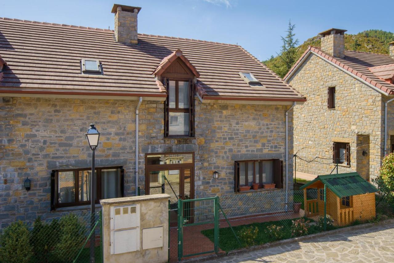 Casa Con Jardin En Hecho Villa Exterior photo