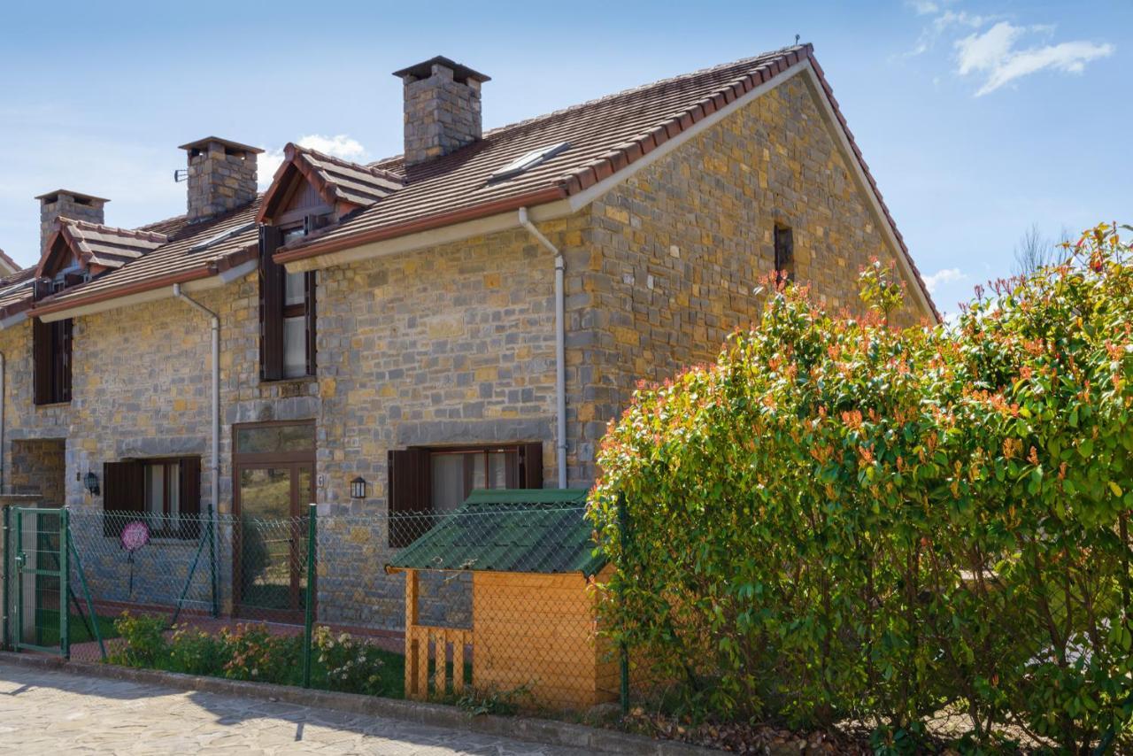 Casa Con Jardin En Hecho Villa Exterior photo